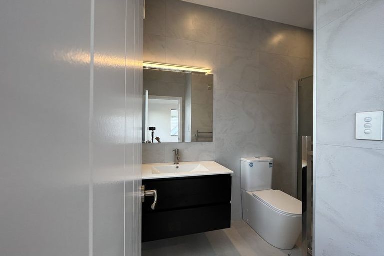 Photo of property in 8/18 Sylvan Crescent, Te Atatu South, Auckland, 0610