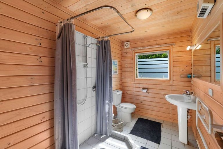 Photo of property in 64 Seabrook Avenue, New Lynn, Auckland, 0600