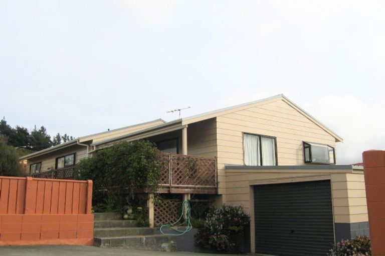 Photo of property in 16 Fenchurch Grove, Stokes Valley, Lower Hutt, 5019