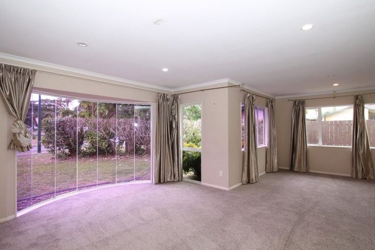 Photo of property in 2 Cambrian Crescent, Flat Bush, Auckland, 2016