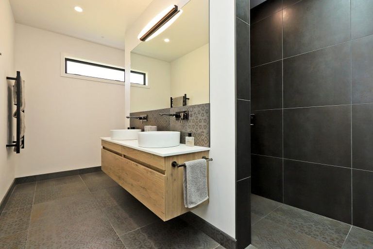 Photo of property in 1 Te Roera Drive, Taradale, Napier, 4112