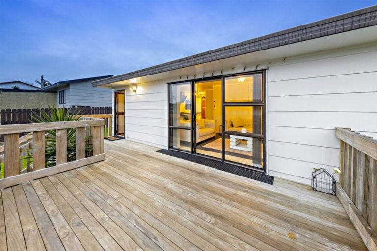 Photo of property in 2/10 Kimdale Place, Totara Heights, Auckland, 2105