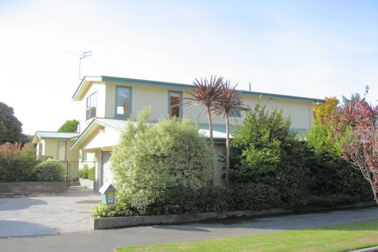 Photo of property in 12 Tuirau Place, Ilam, Christchurch, 8041