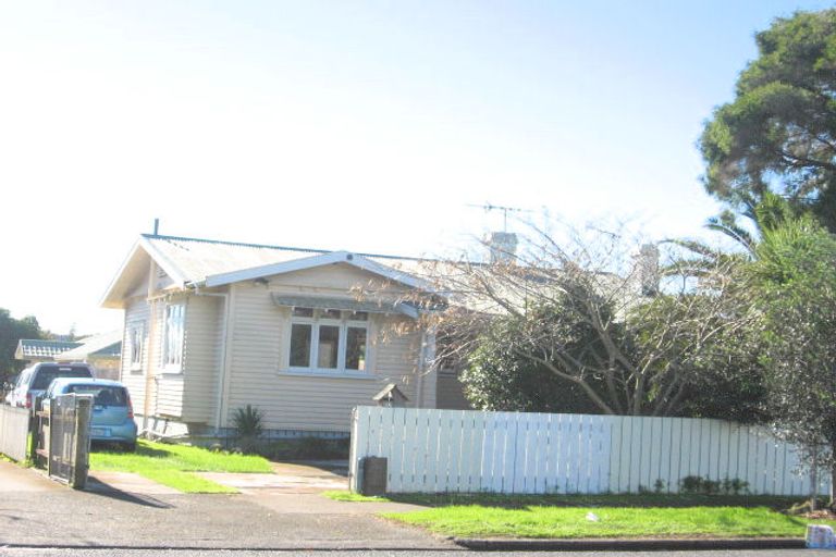 Photo of property in 1/35 Jellicoe Road, Manurewa, Auckland, 2102