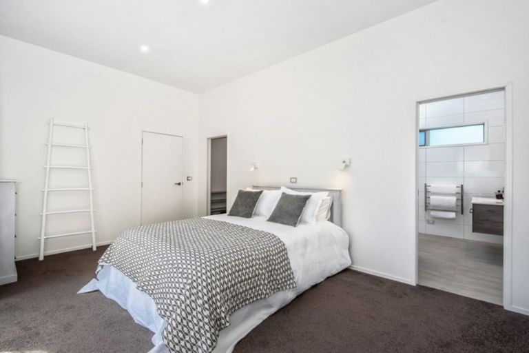 Photo of property in 98 Clovelly Road, Bucklands Beach, Auckland, 2012