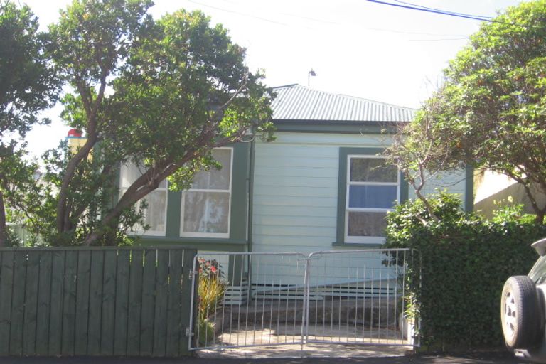 Photo of property in 5 Mckinley Crescent, Brooklyn, Wellington, 6021