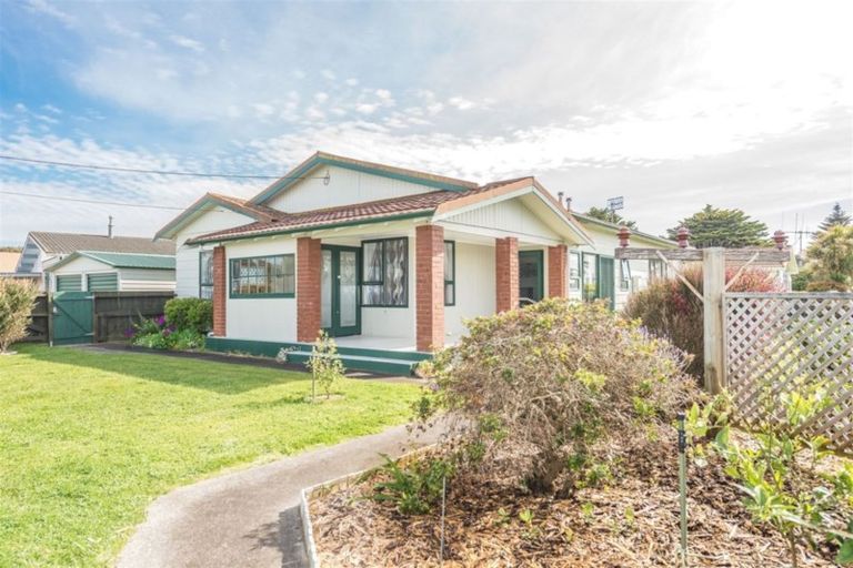 Photo of property in 250 Cornfoot Street, Castlecliff, Whanganui, 4501
