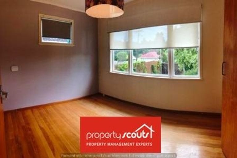 Photo of property in 50 Taipari Road, Te Atatu Peninsula, Auckland, 0610