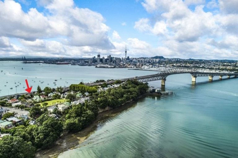 Photo of property in 2/31 Princes Street, Northcote Point, Auckland, 0627