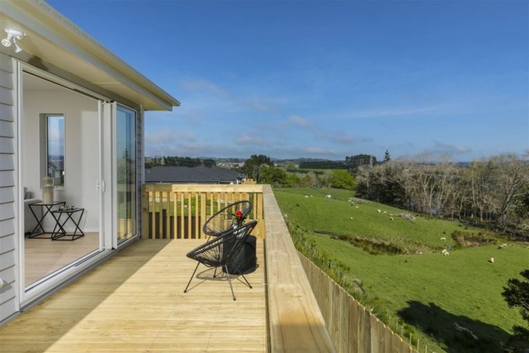 Photo of property in 28 Jeroboam Loop, Kumeu, 0810