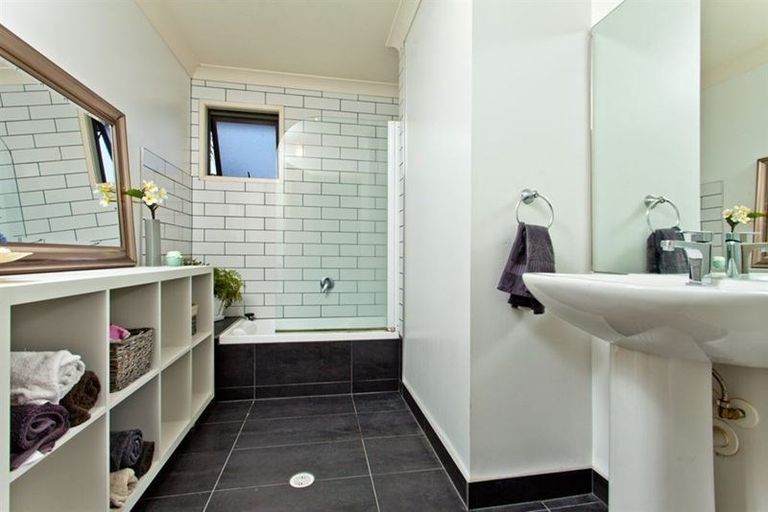 Photo of property in 32 Chadlington Avenue, Henderson, Auckland, 0612