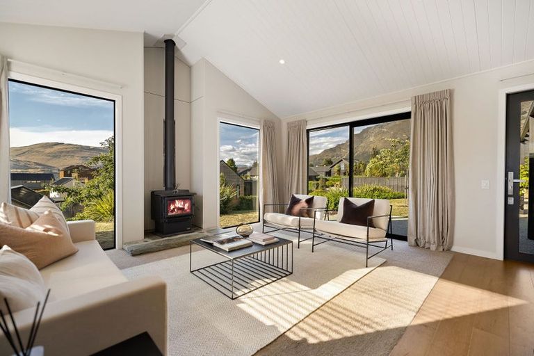 Photo of property in 10 Ellesmere Avenue, Jacks Point, Queenstown, 9371