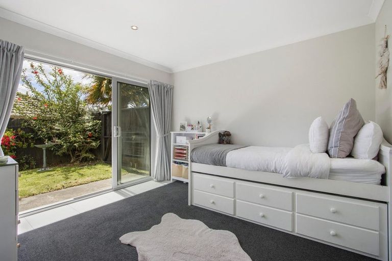 Photo of property in 12 Haden Place, Omokoroa, 3114
