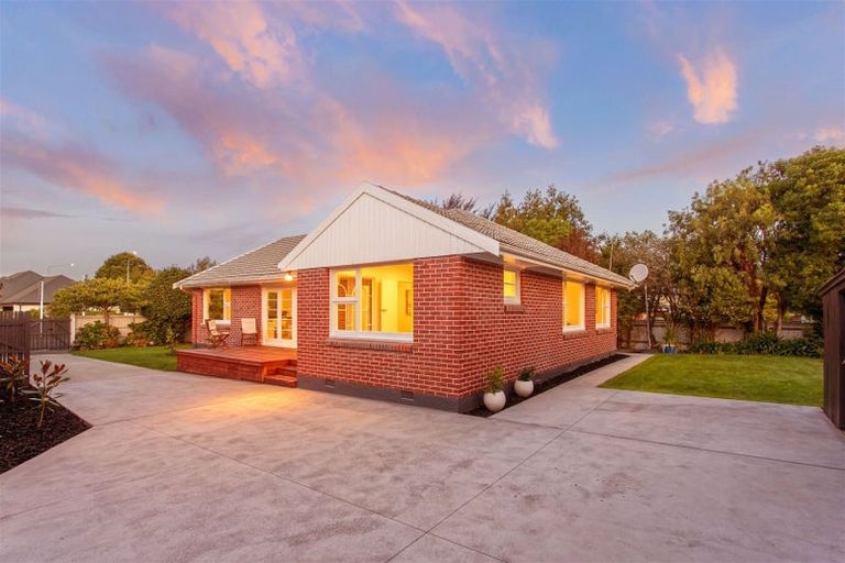 Photo of property in 121 Blighs Road, Papanui, Christchurch, 8053
