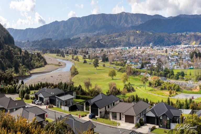 Photo of property in 9 Lila Gillies Lane, Riverstone Terraces, Upper Hutt, 5018