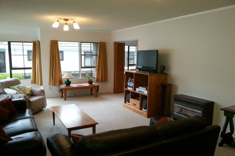 Photo of property in 30 Oxford Street, Tawa, Wellington, 5028