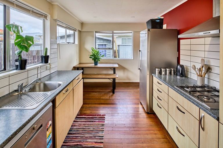 Photo of property in 14 Indiana Grove, Totara Park, Upper Hutt, 5018