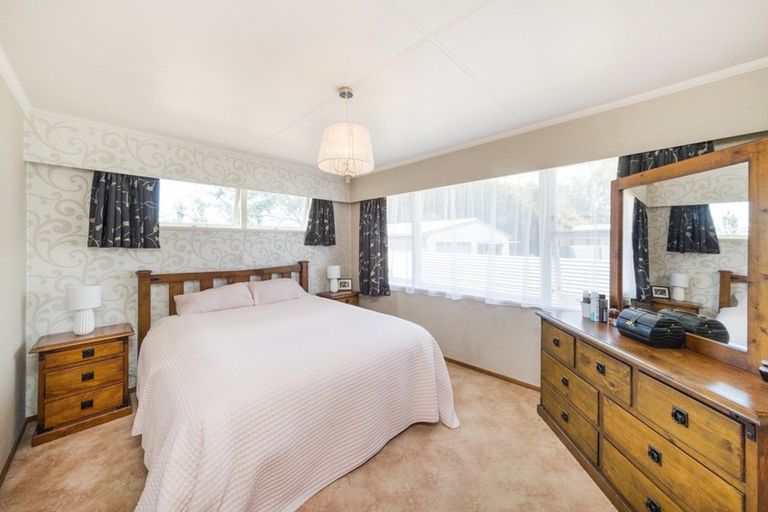 Photo of property in 17 Tararua Terrace, Cloverlea, Palmerston North, 4412