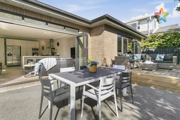 Photo of property in 289 Stokes Valley Road, Stokes Valley, Lower Hutt, 5019