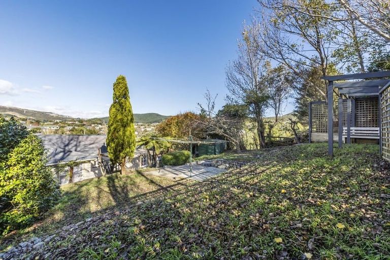 Photo of property in 15a Romney Square, Tawa, Wellington, 5028