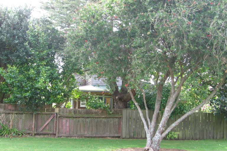 Photo of property in 31 Dawn Avenue, Hahei, Whitianga, 3591