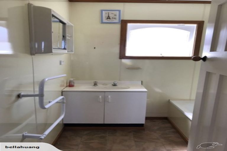 Photo of property in 168 Macandrew Road, South Dunedin, Dunedin, 9012