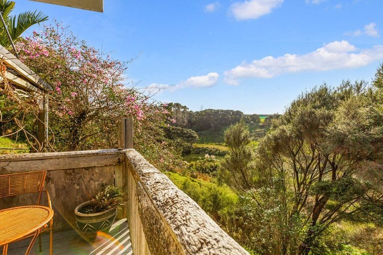 Photo of property in 70 Mahana Road, Waimauku, 0881