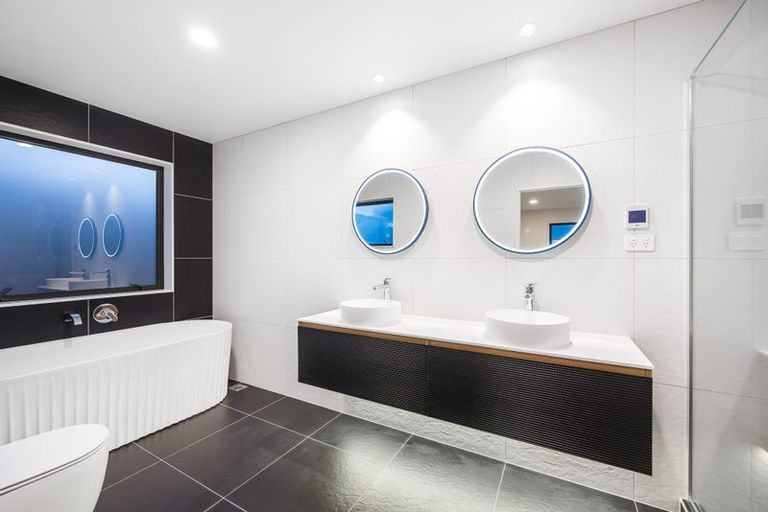 Photo of property in 15 Kumukumu Road, Long Bay, Auckland, 0630