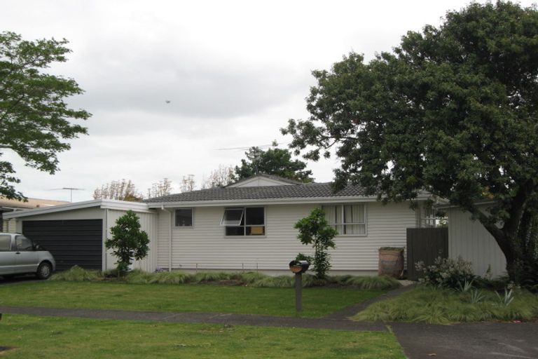 Photo of property in 14 Chibnall Place, Conifer Grove, Takanini, 2112