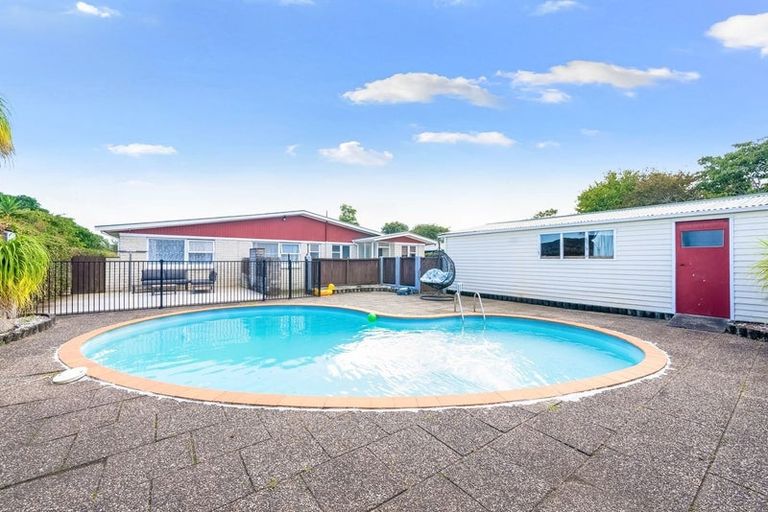 Photo of property in 30 Sunnypark Avenue, Rosehill, Papakura, 2113