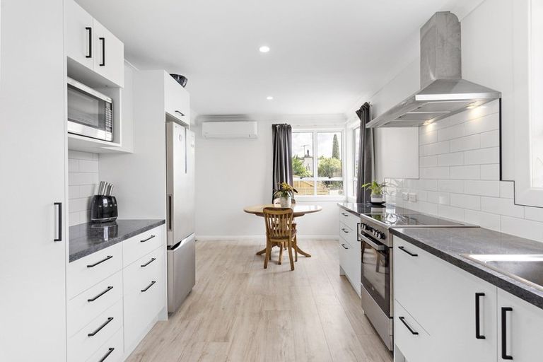 Photo of property in 222 High Street North, Carterton, 5713