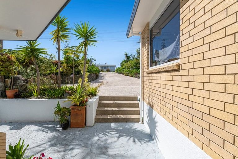Photo of property in 1326 Whangaparaoa Road, Army Bay, Whangaparaoa, 0930