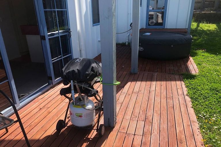 Photo of property in 9/485 Don Buck Road, Massey, Auckland, 0614