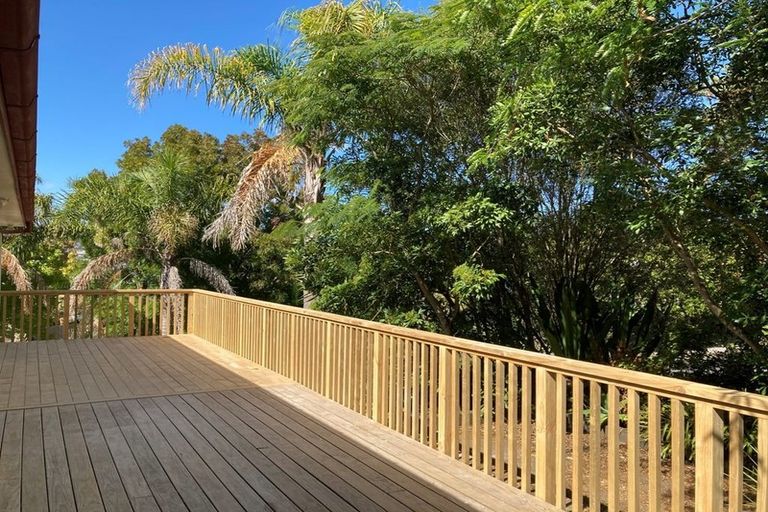 Photo of property in 1 Kayle Glen, West Harbour, Auckland, 0618