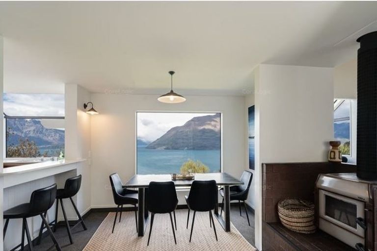 Photo of property in 67 Wynyard Crescent, Fernhill, Queenstown, 9300