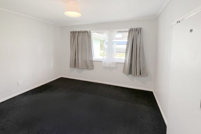 Photo of property in 20 Thornlow Street, Glendene, Auckland, 0602