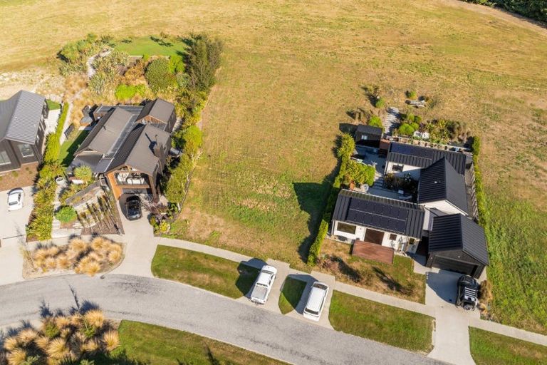 Photo of property in 19 Pendeen Crescent, Jacks Point, Queenstown, 9371