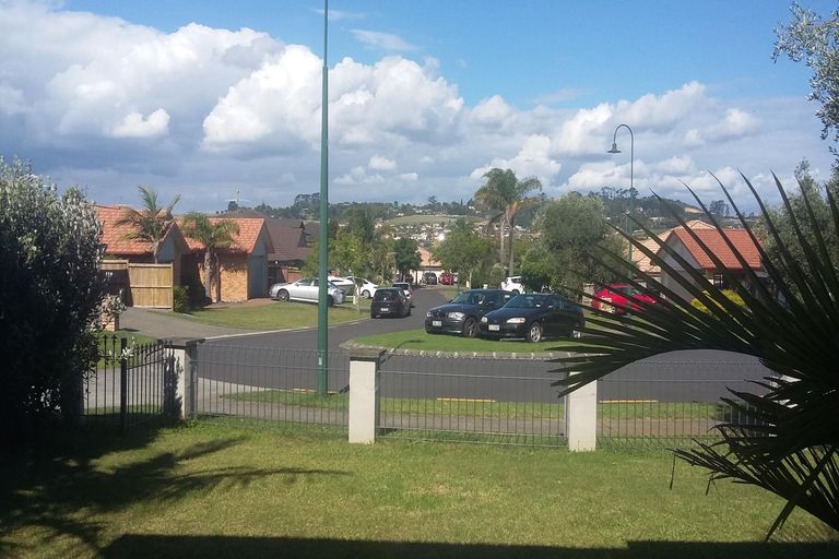 Photo of property in 16 Sayes Close, East Tamaki, Auckland, 2013