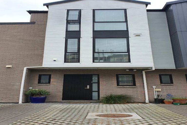 Photo of property in 7 Waru Lane, Te Atatu Peninsula, Auckland, 0610