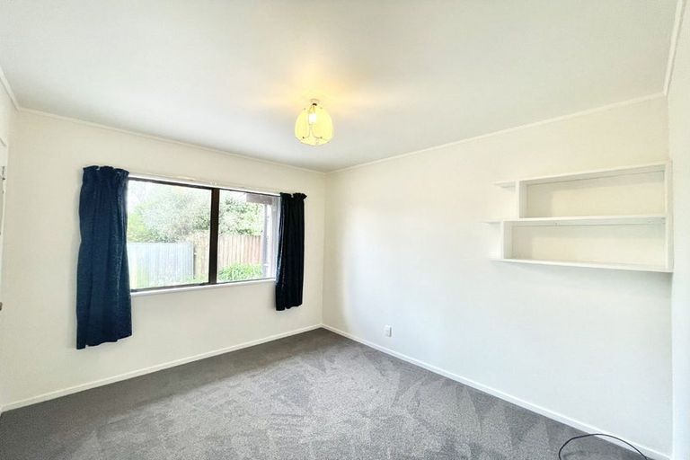 Photo of property in 1/17 Orchid Place, Te Atatu South, Auckland, 0610