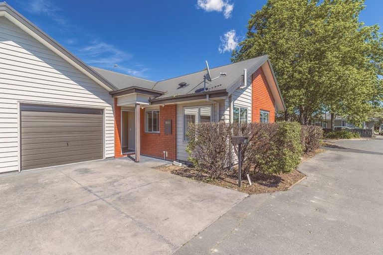 Photo of property in 18h Defoe Place, Waltham, Christchurch, 8023