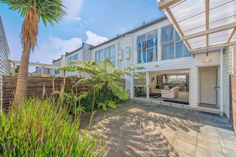 Photo of property in 24 Zabeel Crescent, Takanini, 2112