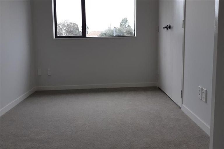 Photo of property in 7c Holland Avenue, Point England, Auckland, 1072
