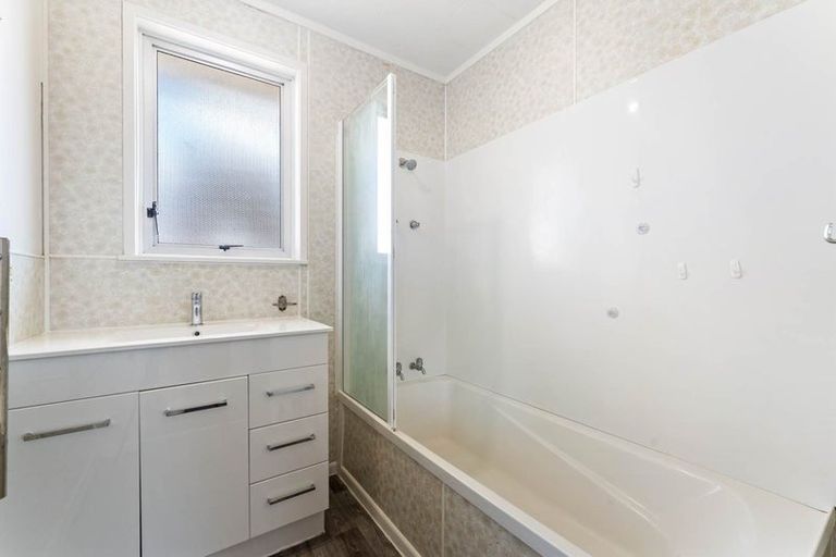 Photo of property in 111 Farquhar Road, Glendene, Auckland, 0602