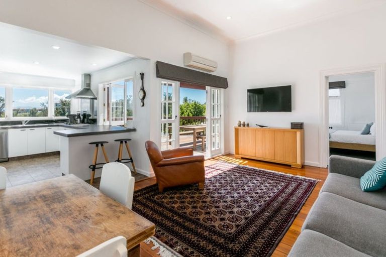 Photo of property in 22 Simla Terrace, Hospital Hill, Napier, 4110