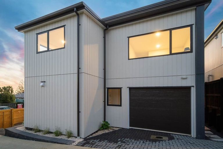 Photo of property in 3a Pine Terrace, Howick, Auckland, 2014