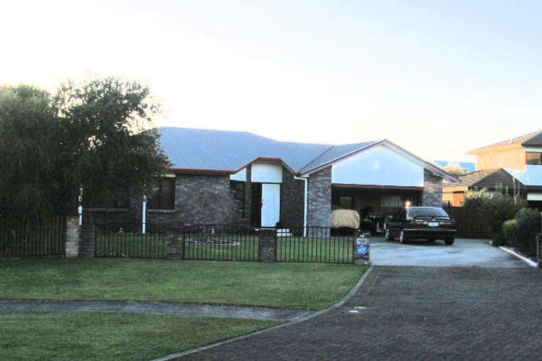 Photo of property in 15 Silhouette Way, Western Heights, Hamilton, 3200