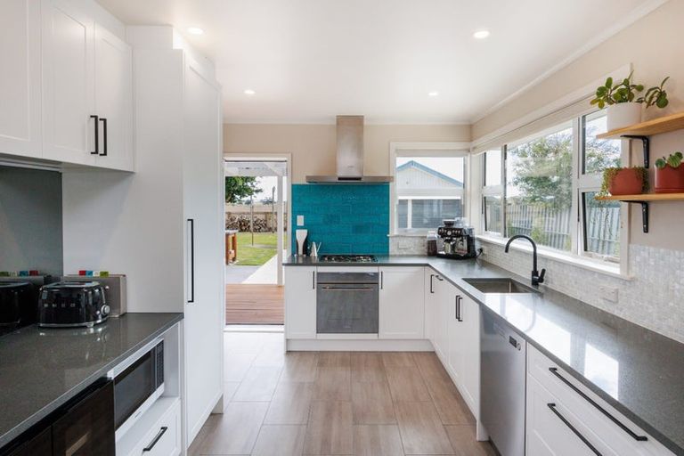 Photo of property in 42 Peters Avenue, Cloverlea, Palmerston North, 4412