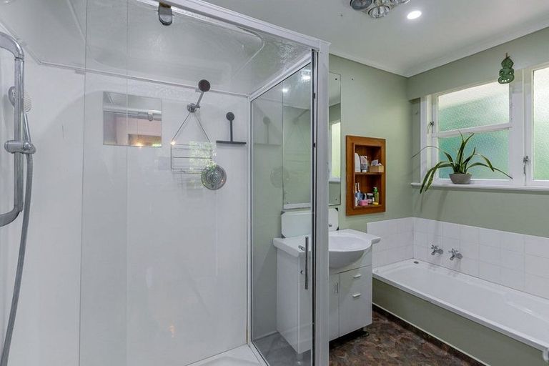 Photo of property in 11 Acheron Road, Paremata, Porirua, 5026