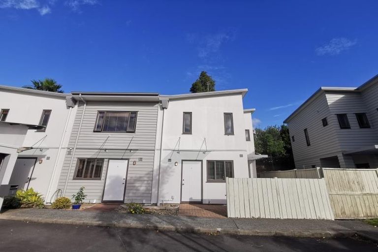 Photo of property in The Grange, 5/92 Bush Road, Albany, Auckland, 0632